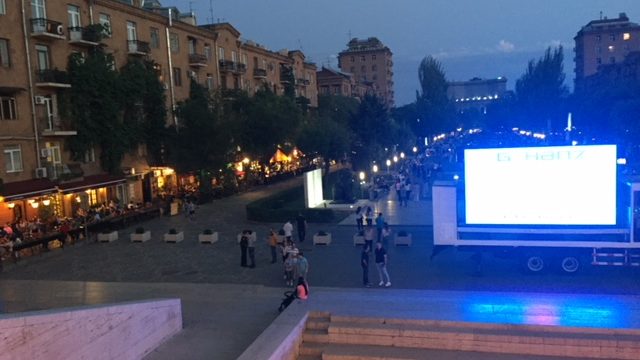 O Gato nas praças de Yerevan